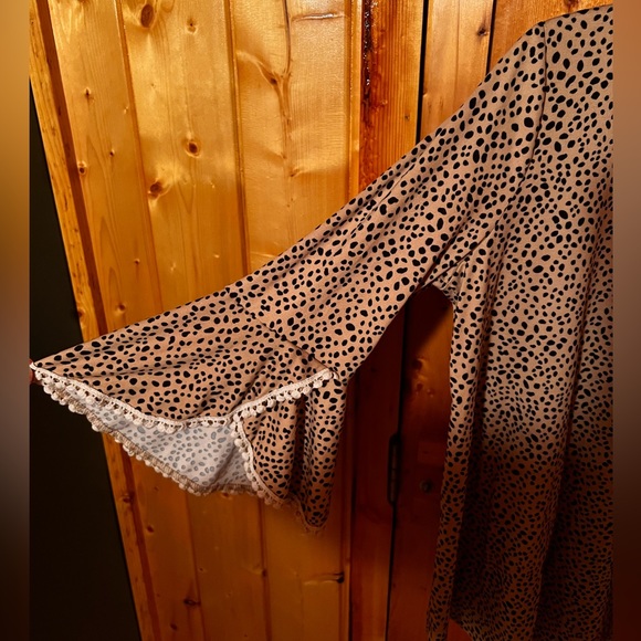 Reb in J 220 leopard shirt - Picture 2 of 5